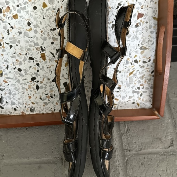 b.o.c. Born Concepts black patent strappy sandals 8M - Picture 4 of 8
